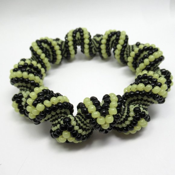 Uranium glass Beadwoven Cellini Bangle - Picture 10 of 14